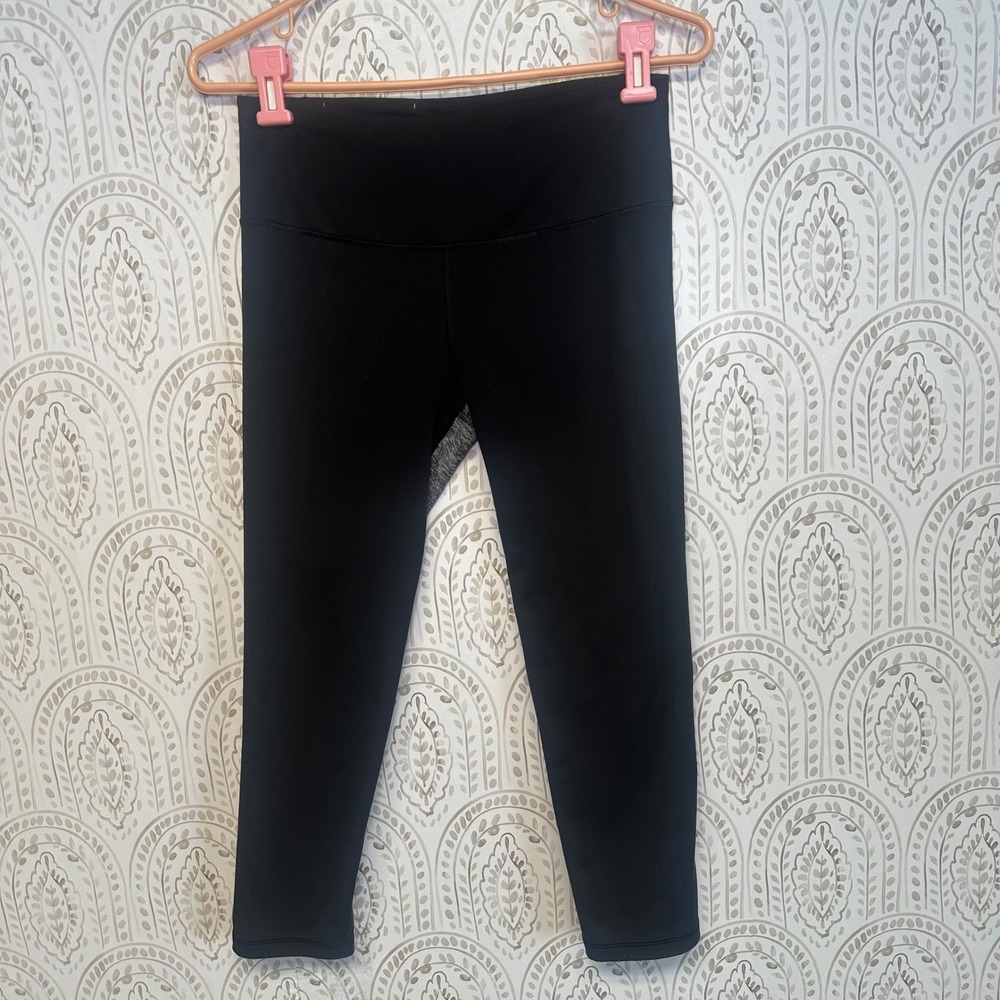 Victoria's Secret Sport Knockout Capri Leggings Black Grey Heathered size S‎